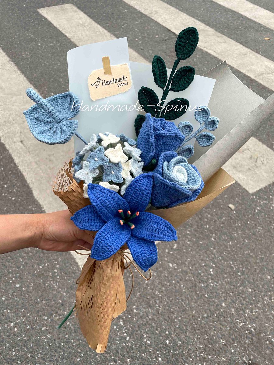 Blue Fireworks Crochet Knit Bouquet product image (1)