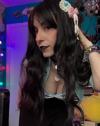 I am not a pastlegoth girly at all. Probably the last time I dress like this for a redemption on a stream because of how unco...