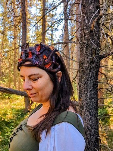 Love this leather crown, I think it's about time I designed some more crowns
🌿 Pattern in my shop
.
.
.
.
.
.
#leatherpattern...