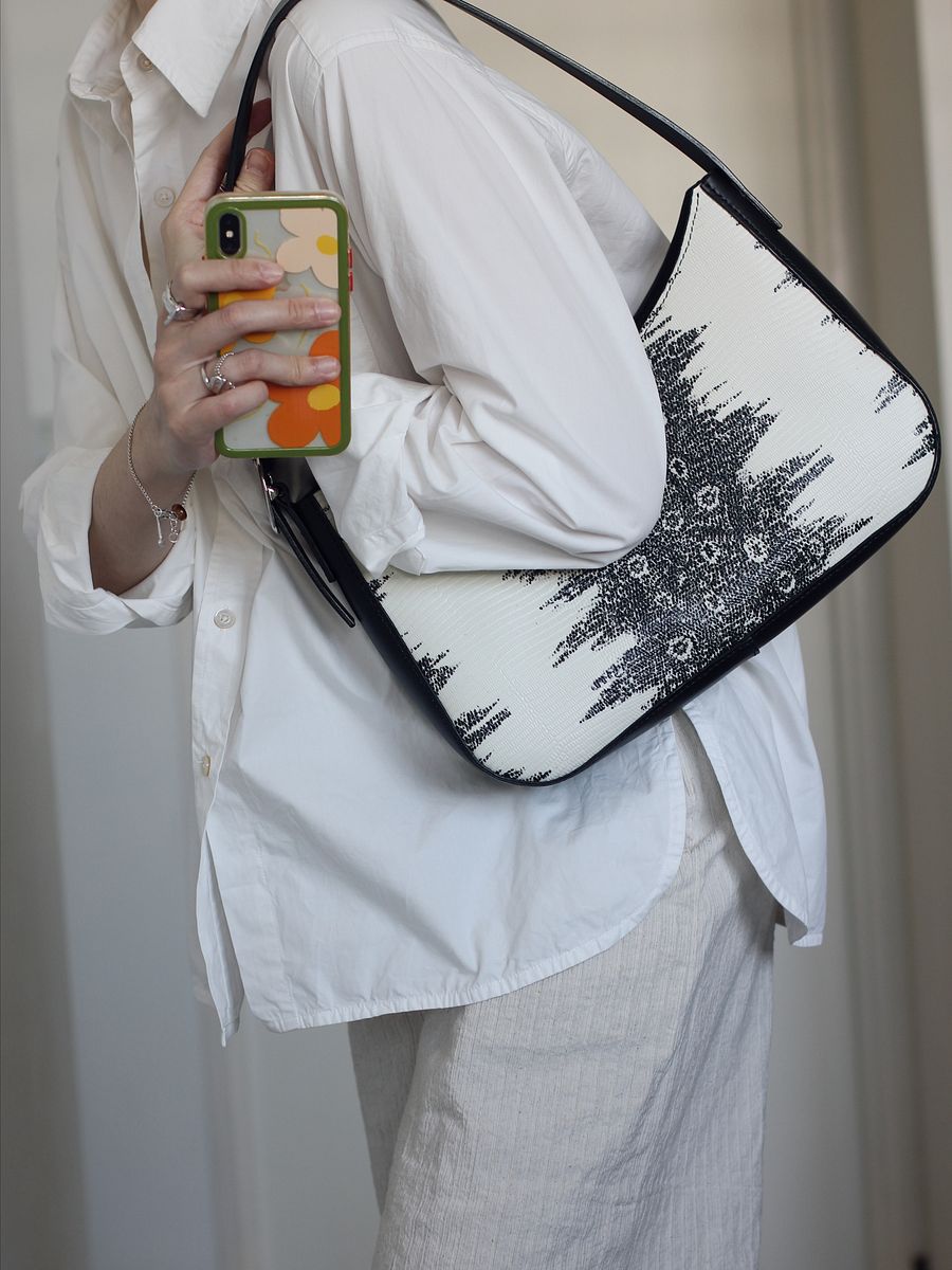 Lizard-embossed Leather Shoulder Bag – L product image (3)