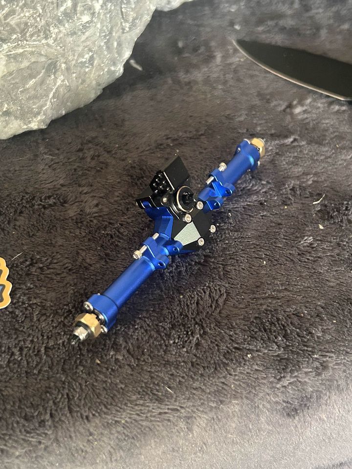 MEUS Racing SCX24 AXLES (Blue/Metal) product image (2)