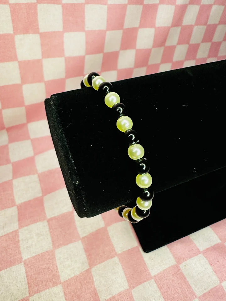 Black and Pearl Beaded Stretch Bracelet product image (1)