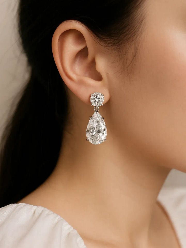 The Evelyne Earrings product image (2)
