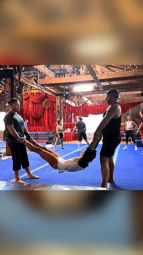 adding a little ✨flair✨ to our swings
•
•
•
#circus #circusarts #acro #acrosport #swings  #acrobat #acrobatics #cirquedusoleil