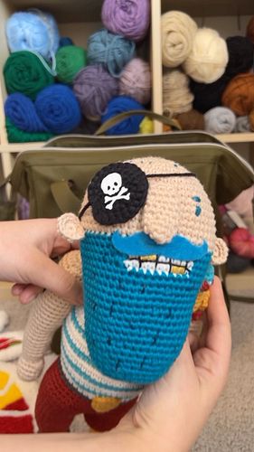 “Strike your colors you bloomin’ cockroaches!” 🤭

Valentin the pirate is ready to leave his life of pillaging and plundering ...