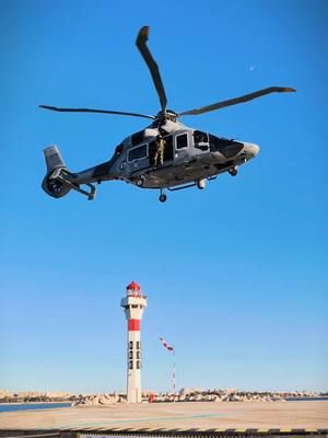 L'Airbus H160 de la Marine Nationale atterrit à Cannes ⚓🇫🇷🚁  . #helicopter #h160 #aviation #tiktokaviation #aviationlovers #avgeek #airbus #foryou #pourtoi #cannes 