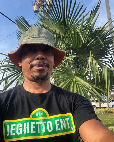I’m in SC where the palm trees start. Performing #jeghettosworkshop at the Florence, SC Pecan Fest.