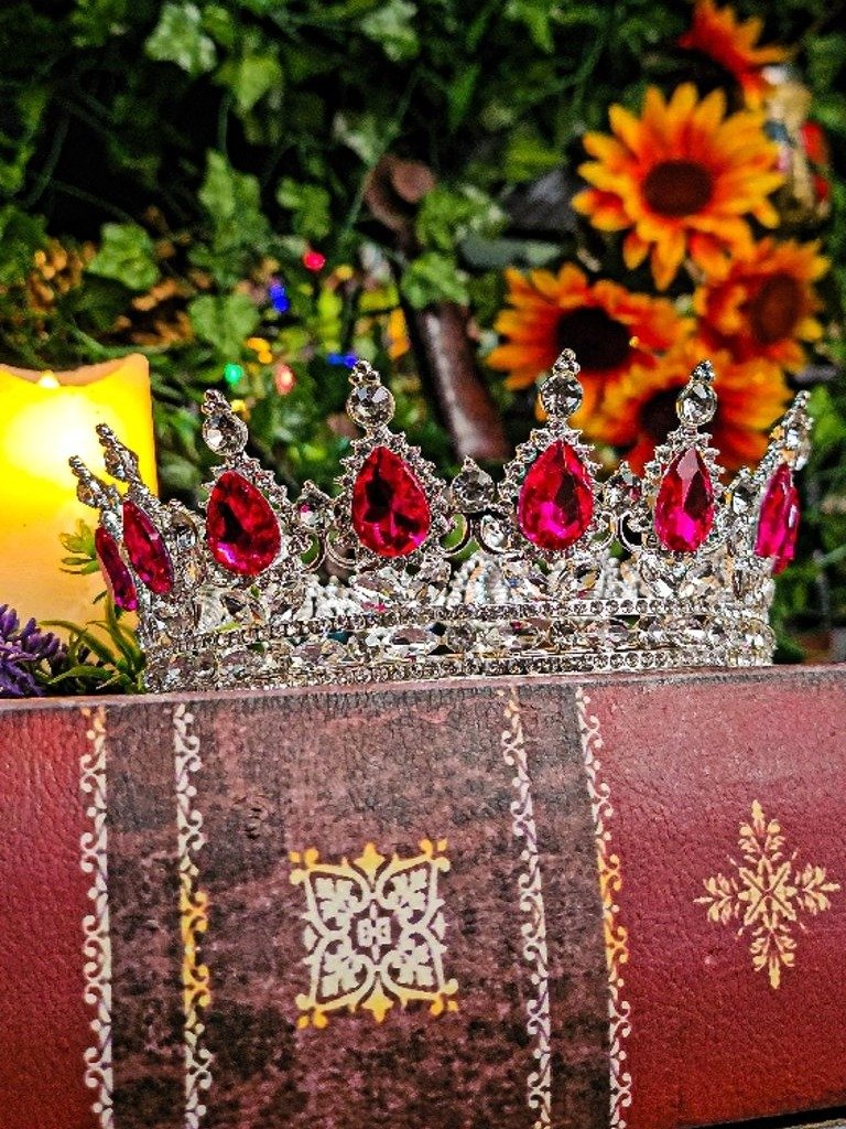 The Armored Kingdom Roseflame Hot Pink Queen's Crown Silver with Pink Gemstones for Royal Decor product image (3)