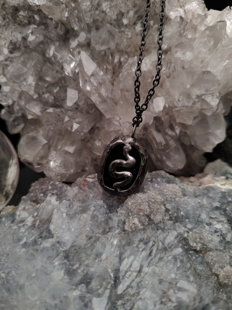 Familiars - Serpent Amulet I product image (1)
