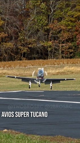 Coming back with six landings. Comment below, which one do you prefer - and which one would you want to see again?

#aviation...