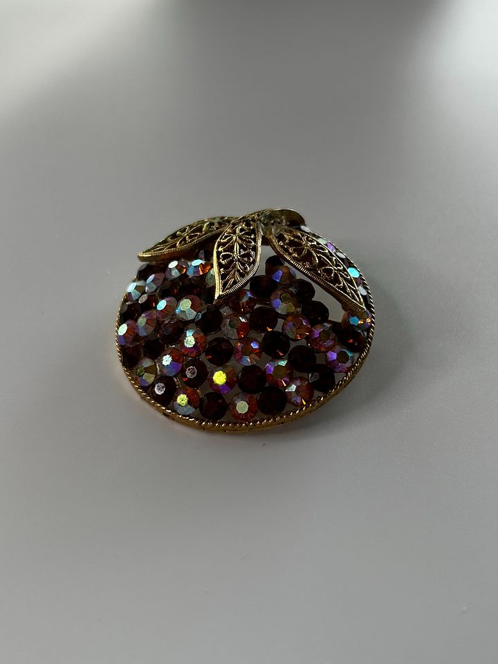 Vintage Gold Tone Circle Leaves AB Rhinestone Crystals Brooch product image (2)