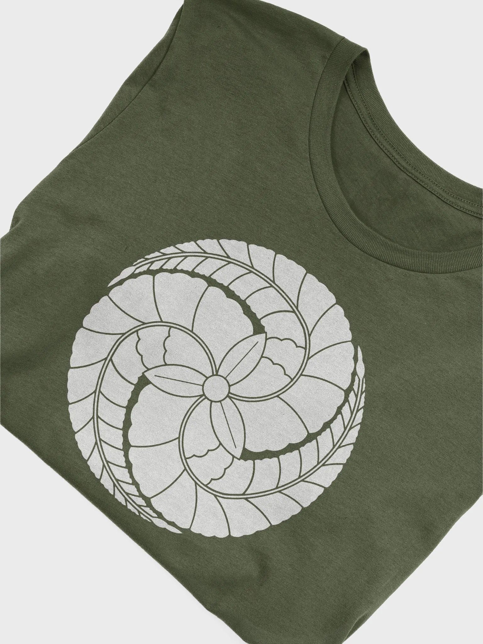 🏷️ Kuroda Clan Mon T-Shirt – The Wisteria Swirl of the Fukuoka Strategists product image (7)
