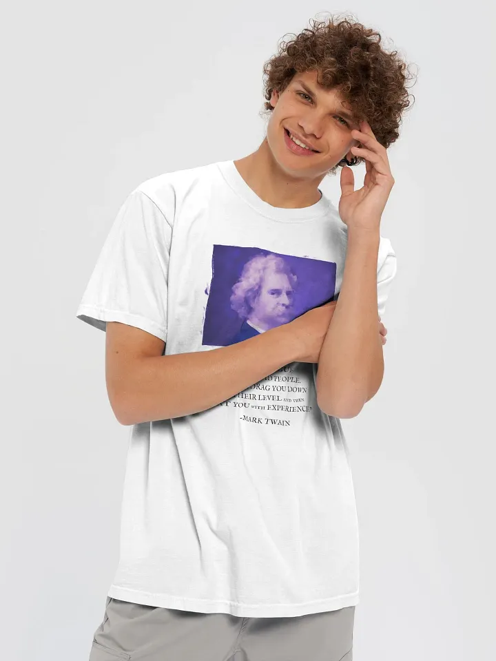 Mark Twain: "Never Argue With Stupid People" Quote - T-Shirt product image (2)