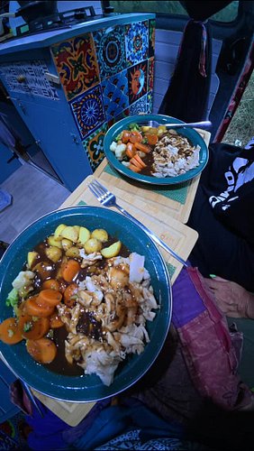 Getting the veg in! Lovely roast dinner cooked by my beautiful wife 😋 

#vanlifecooking #vandweller #fulltimevanlife #vanlife...