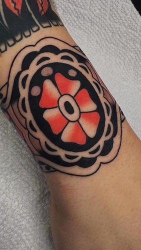 Tattoo tour part three! My cute little cuff piece. 

Piece by the one and only @zackdeaton at @madetolasttattoo