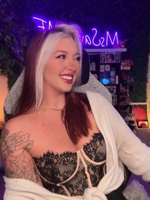 I’m backkkkkkkk 🥰 #fypシ #relatable #gamergirls #twitchstreamer #tiktokgamers 