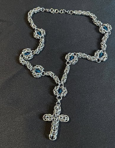 Introducing the Requim Necklace!
I’ve been playing around with bead captures to create this vaguely rosary inspired necklace....