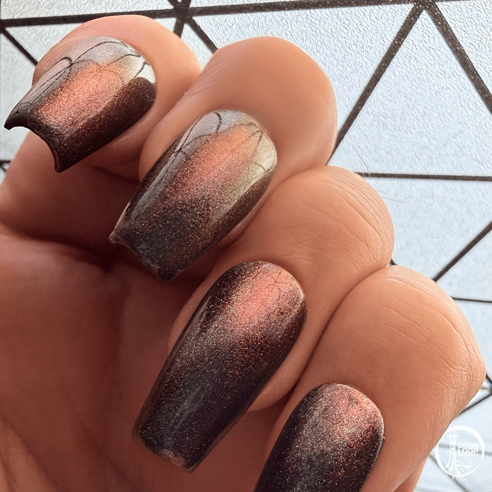HEXEN THREAD - Violet Red Gold Multichrome Gold-Green Magnetic Nail Polish product image (7)