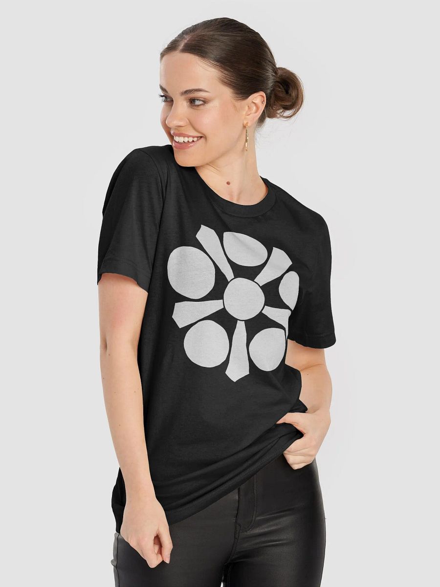 Sagara Clan Crest T-Shirt – Symbol of Resilience & Honor product image (4)