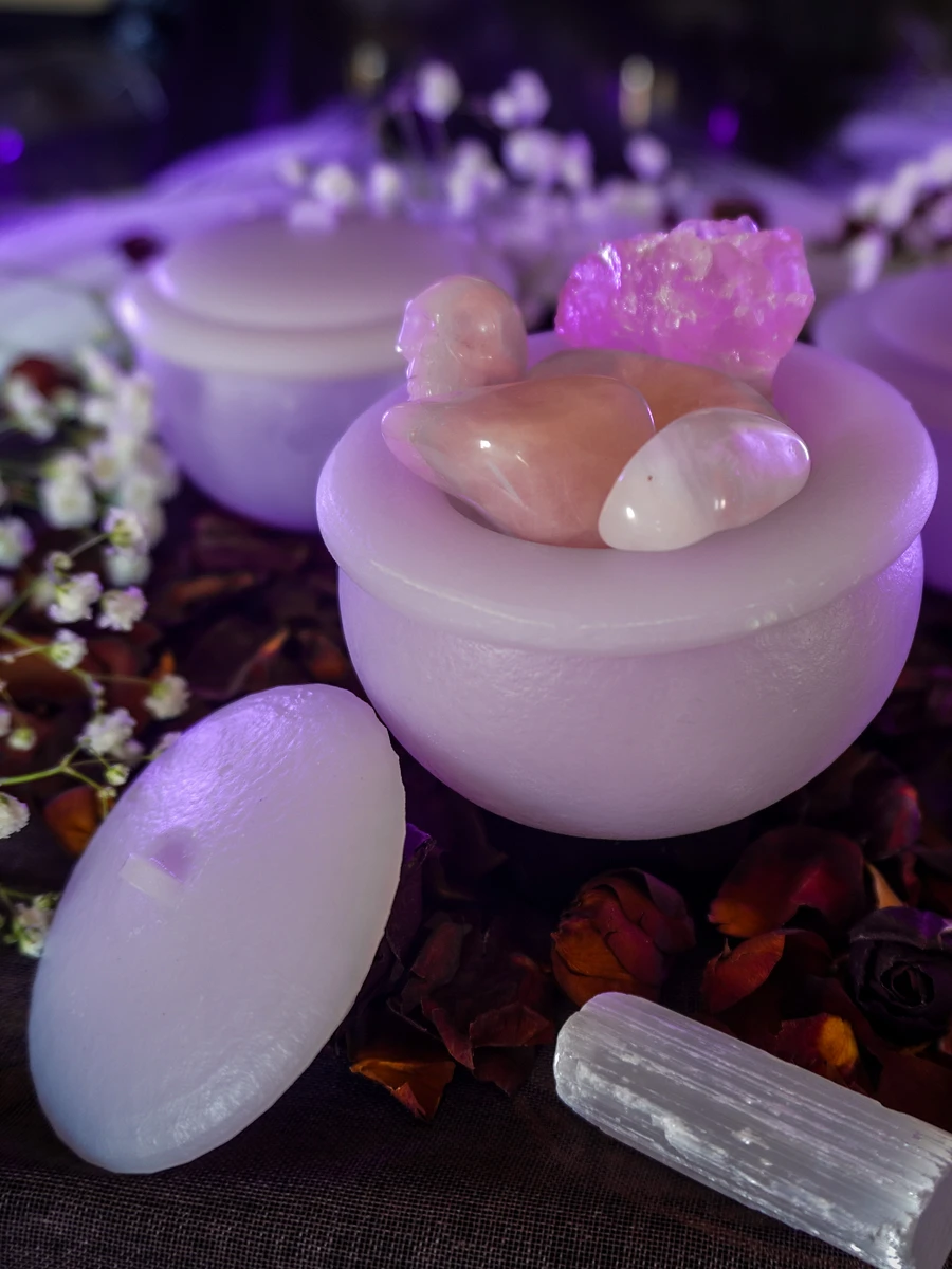 Lavender Resin Cauldron product image (3)