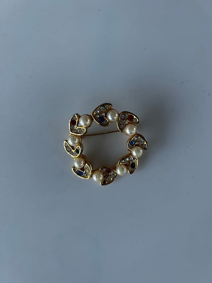 Vintage Gold Tone Open Circle Colorful Rhinestones Faux Pearls Brooch product image (1)
