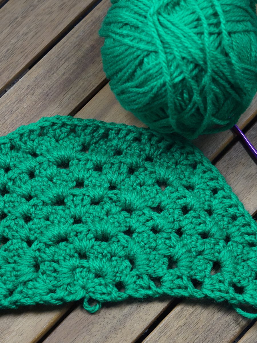 Half circle granny striped crochet pdf pattern product image (2)