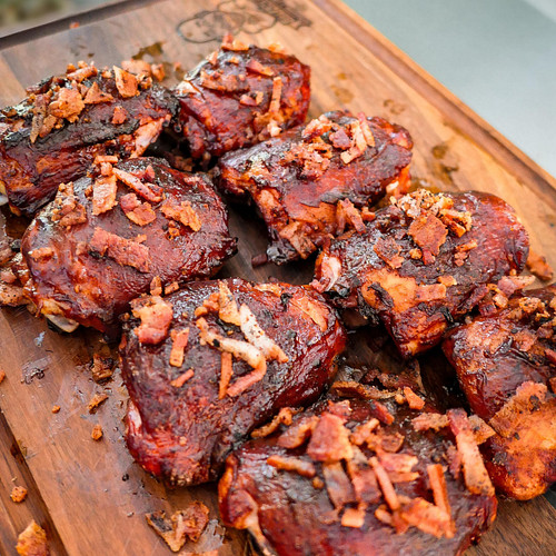 𝗕𝗔𝗖𝗢𝗡 & 𝗕𝗢𝗨𝗥𝗕𝗢𝗡 𝗖𝗛𝗜𝗖𝗞𝗘𝗡 𝗧𝗛𝗜𝗚𝗛𝗦
I swear there’s nothing like smoked chicken thighs covered in an icky, sticky glaze. It just n...