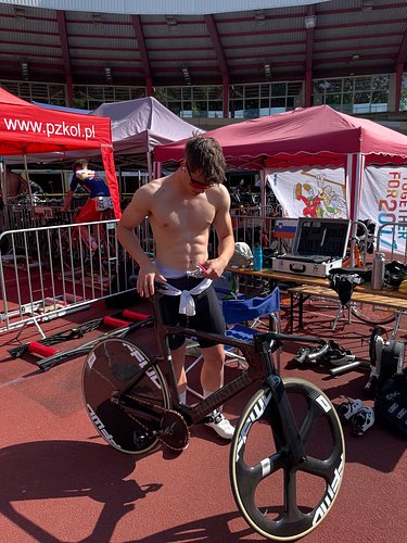 🔥 35°C. Concrete track. Full sun. And two sprinters heating up more than just their legs.

Val and Žan putting in the watts a...
