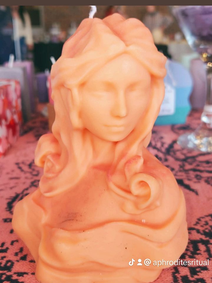Aphrodite Goddess candle product image (1)