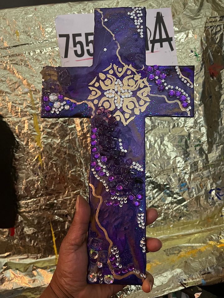 RESIN WALL CROSS product image (1)