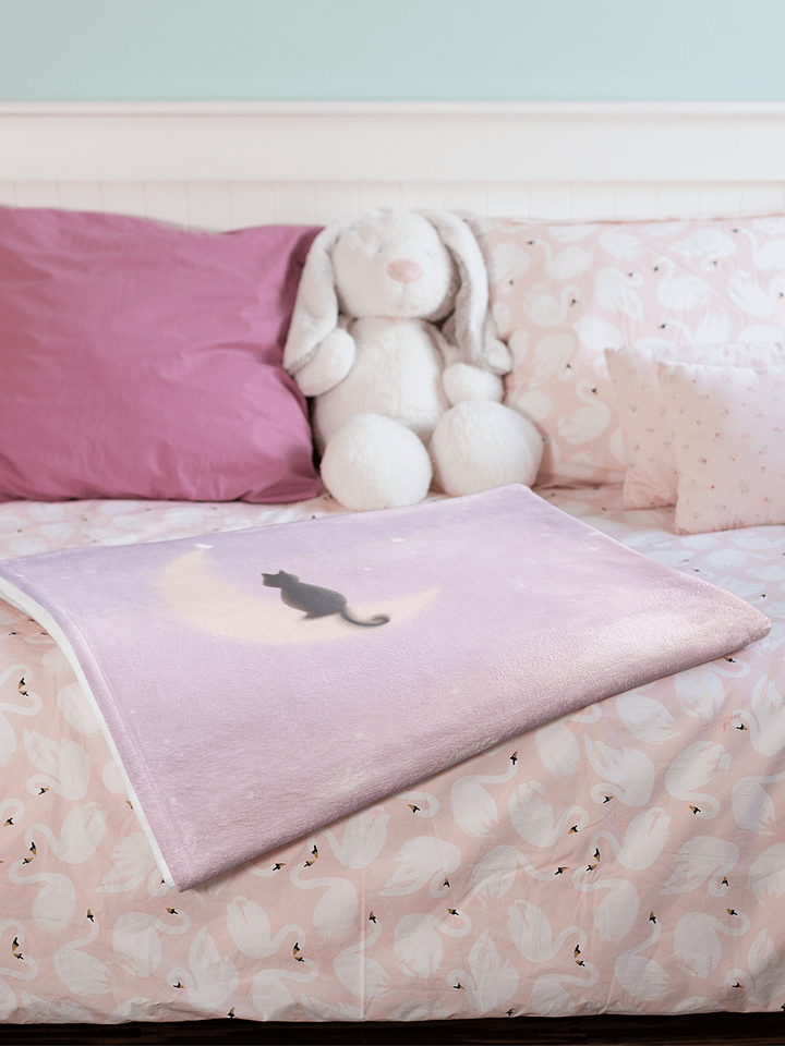 Elegant Pink Silk-Touch Throw Blanket – Hypoallergenic Comfort for Any Space product image (3)