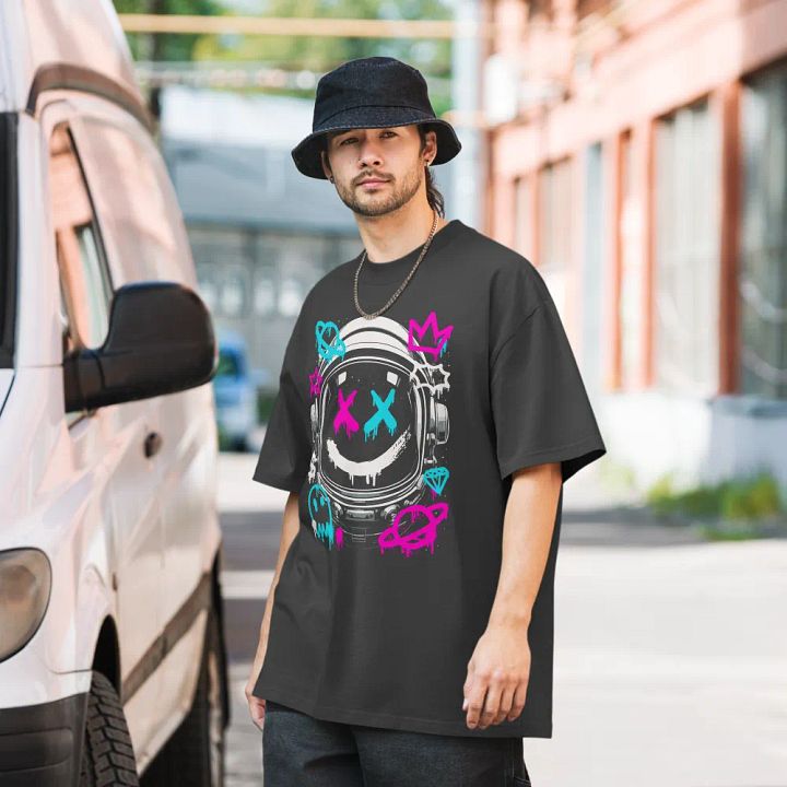 Urban Astronaut Graffiti - Oversized Tee product image (2)