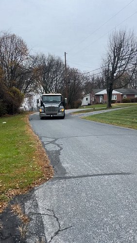 The scrap yard continues to grow, brought @mk4duckr onto the team for transporting. 👌🏻 #scx24 #rccrawler #microcrawler