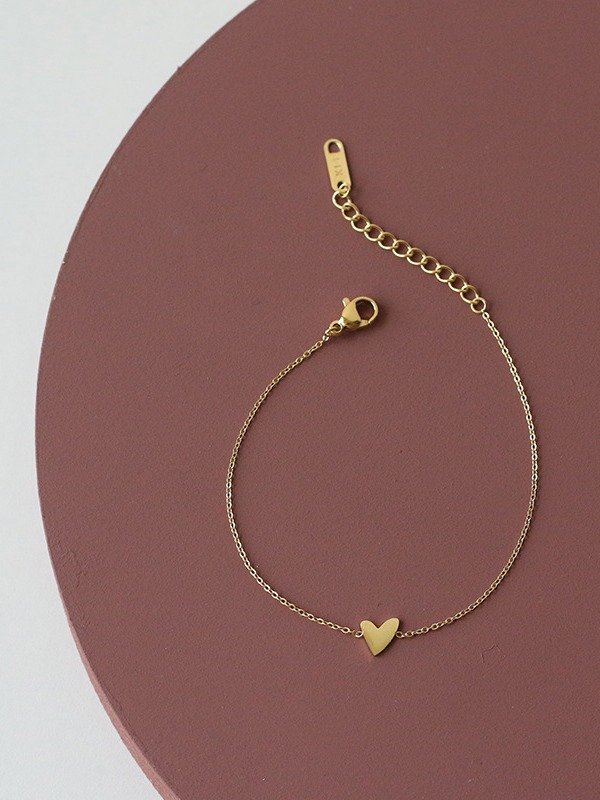 Asymmetrical Small Heart Bracelet | 18K Gold Plated product image (4)
