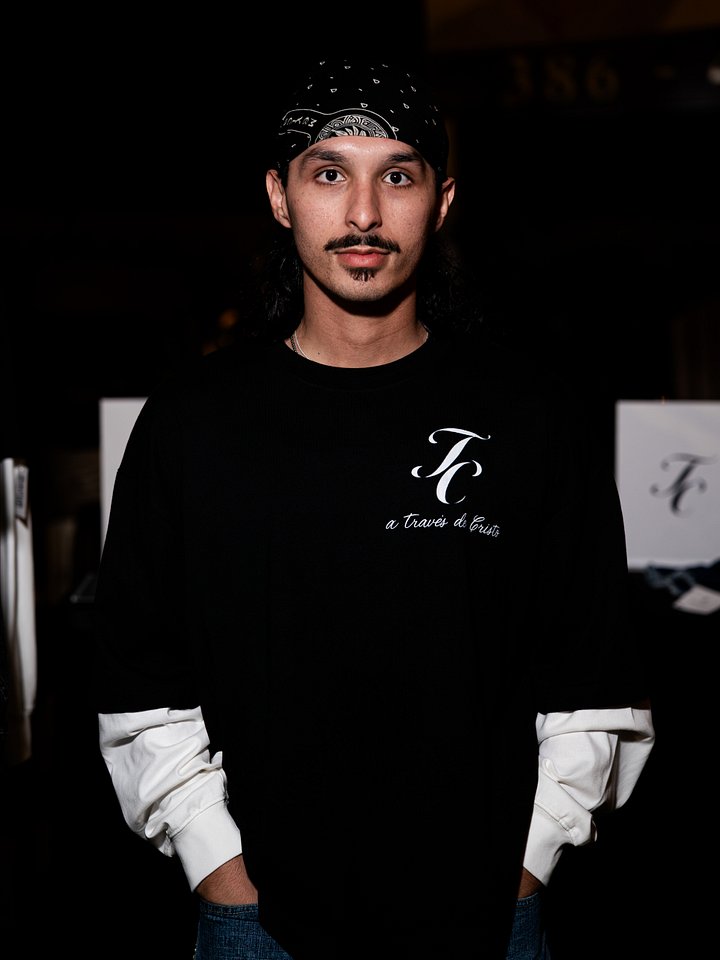 Through Christ “A Traves de Cristo” Layered Sleeve Tee product image (2)