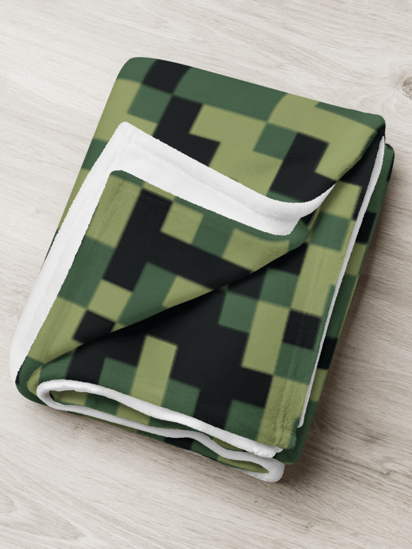 Military Green Camouflage Pixels Camo Pattern Throw Blanket product image (3)