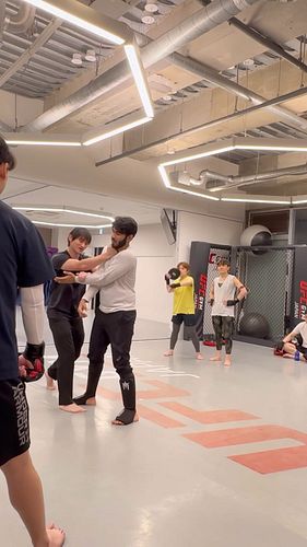 Understanding the Jeet Kune Do ranges in action:
I use my longest weapon—the side kick—to intercept as I draw the opponent in...