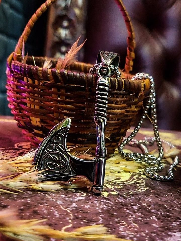 The Armored Kingdom Warbringer Battle Axe Necklace product image (1)