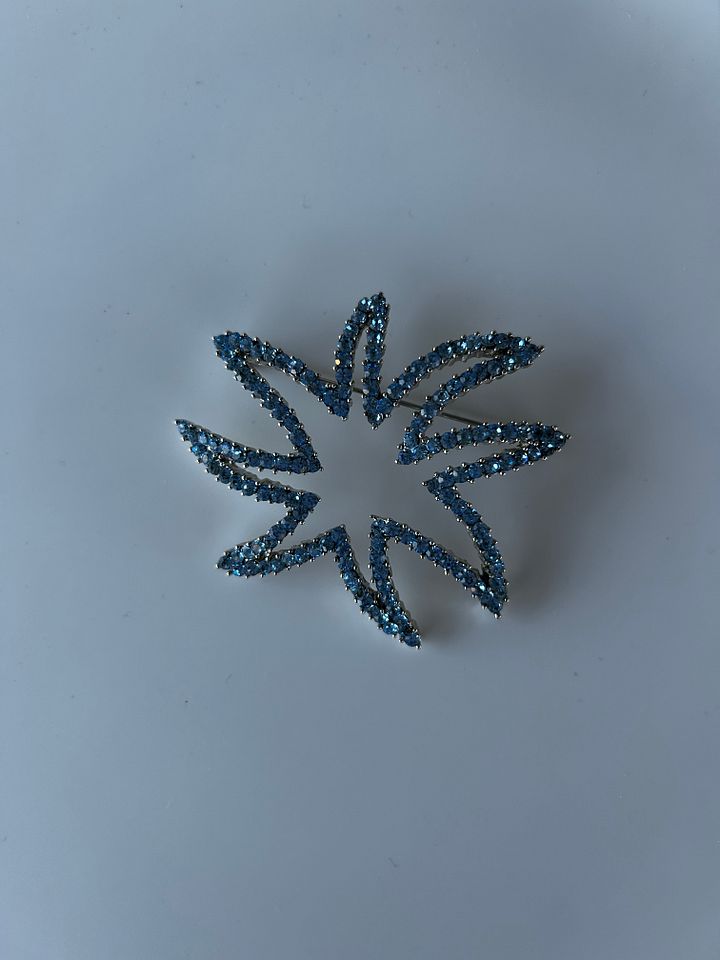 Silver Tone Abstract Star Blue Rhinestone Brooch product image (2)