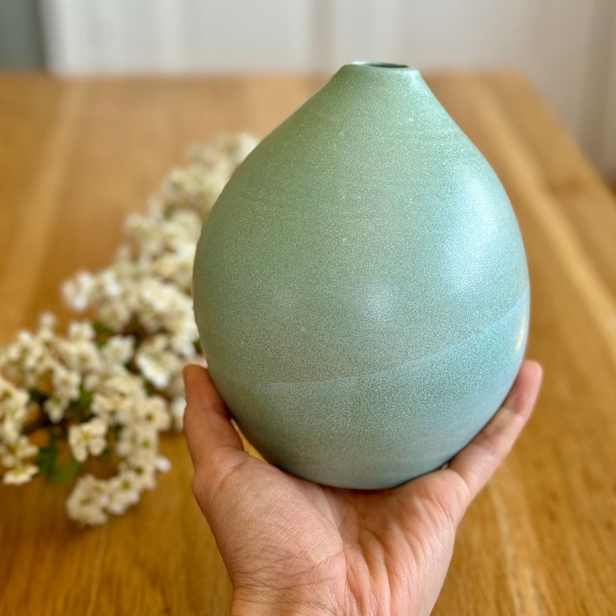 Medium flower vase product image (2)