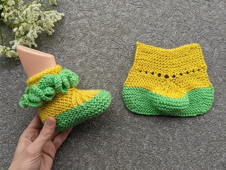 Baby Knit Booties with Ruffles Pattern product image (2)