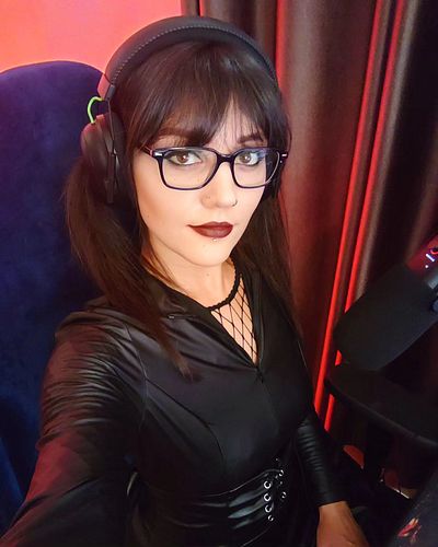 🌜🦉🎶 Can't sleep? Come and hang out on Twitch. 💜
.
.
.
.
.
.
@Twitch #TwitchStreamers 
#gamergirls #twitchgirls #gothgirl
