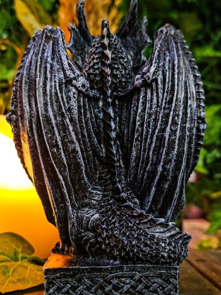 The Armored Kingdom Draconian Sword Guardian of the Realm Dragon Statue product image (4)