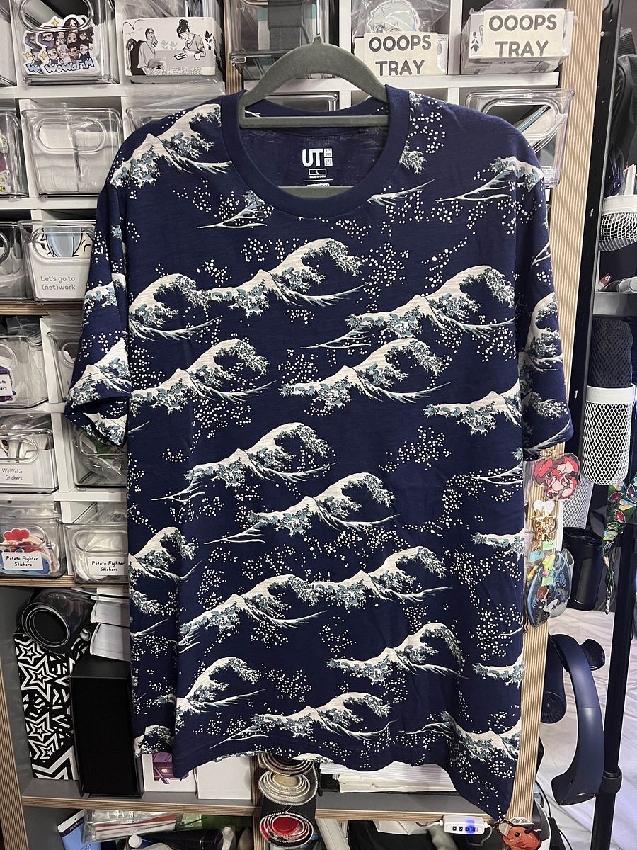 Uniqlo X Hokusai Blue Shirt Men's Blue Waves AOP Graphic Tee Short Sleeve product image (1)