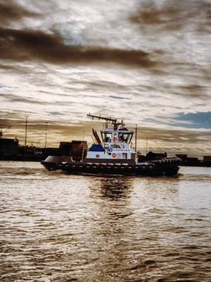 twin anchor apparel crew Hard work, precision, and American pride  Born from the working tides of the Puget Sound water's  Twin Anchor Apparel   Strength in Every Tide #PNWMaritime #twinanchorapparel #tugboatlife #PacificNorthwestGri #WorkingWaterfront 