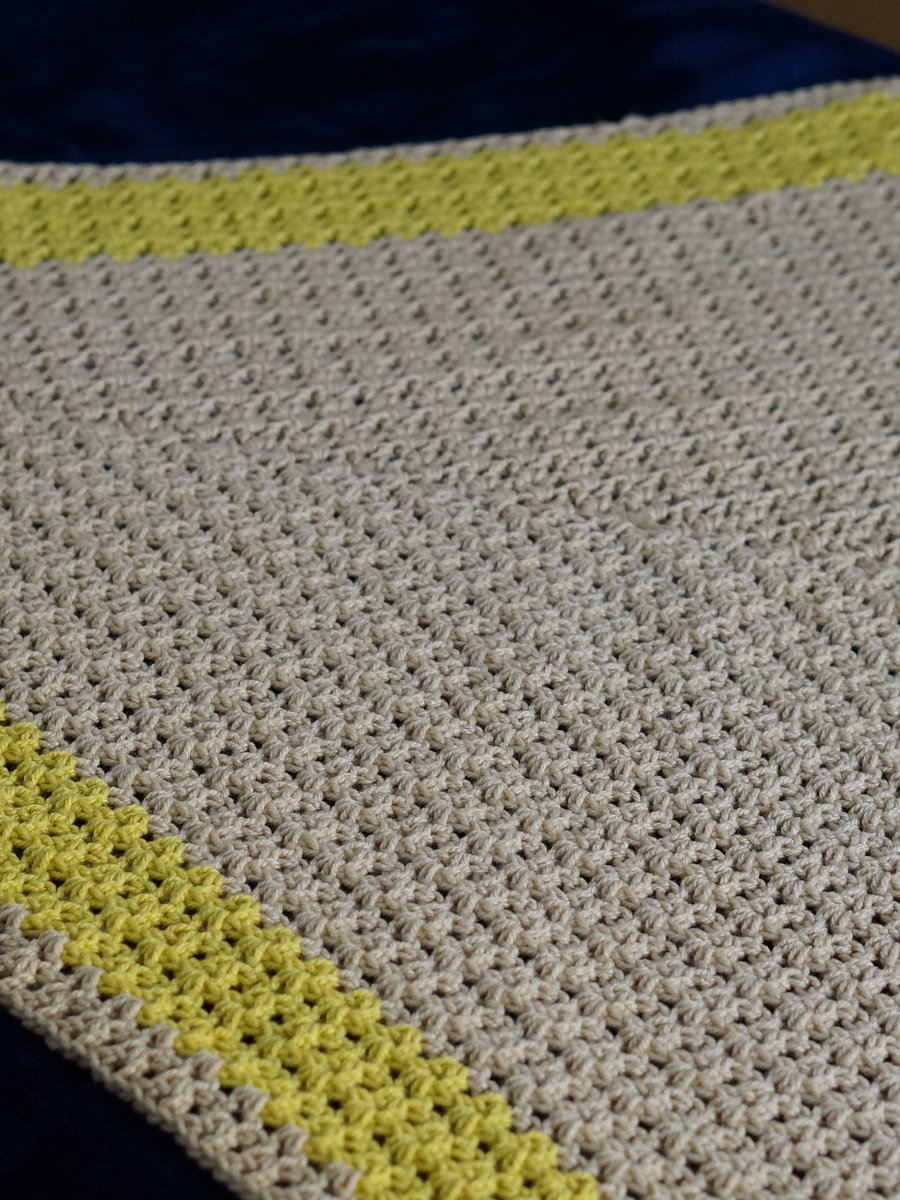 Granny V stitch triangular shawl pdf pattern product image (1)