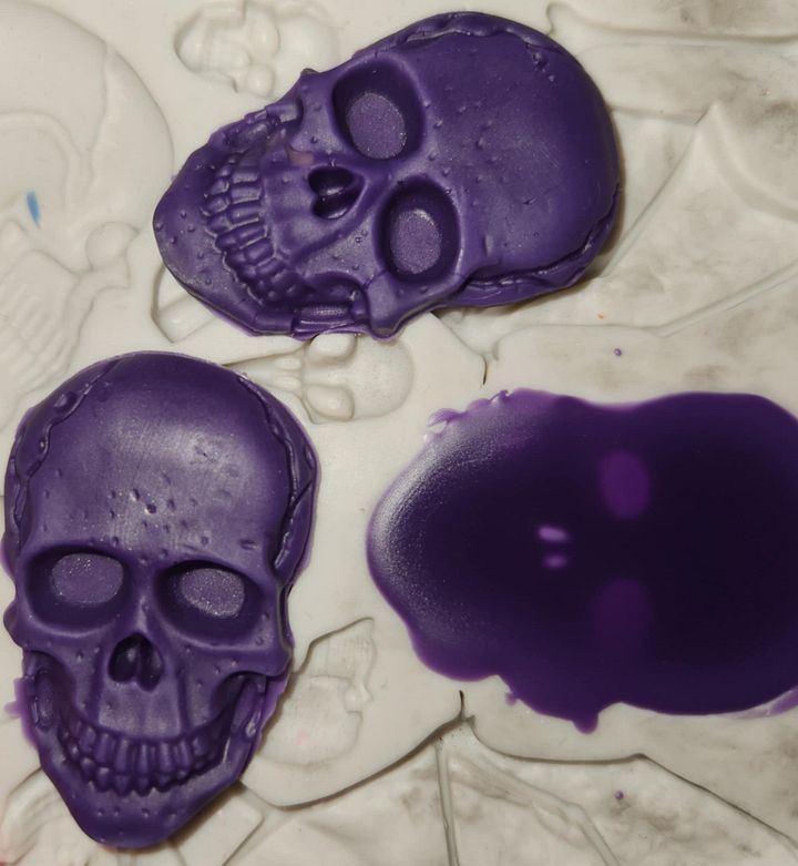 large skull wax melts (4 in each pack) product image (1)