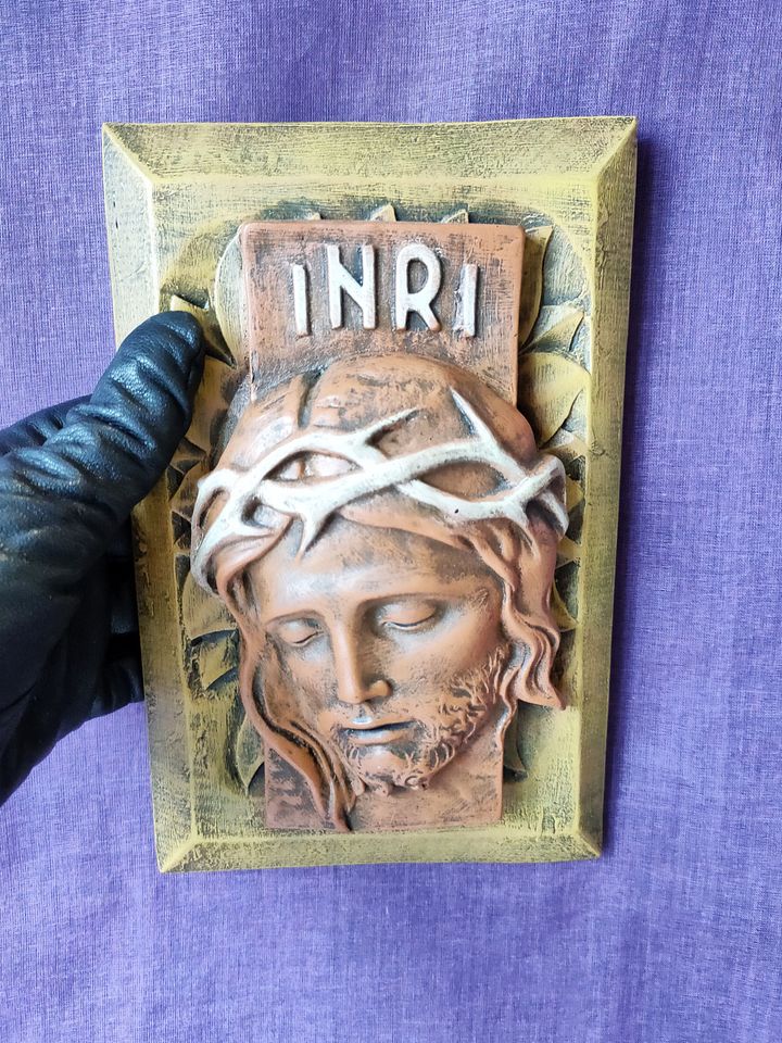Decoração de Parede Rosto de Jesus - Peça Única em Pó de Pedra, Feita Artesanalmente em Portugal product image (2)