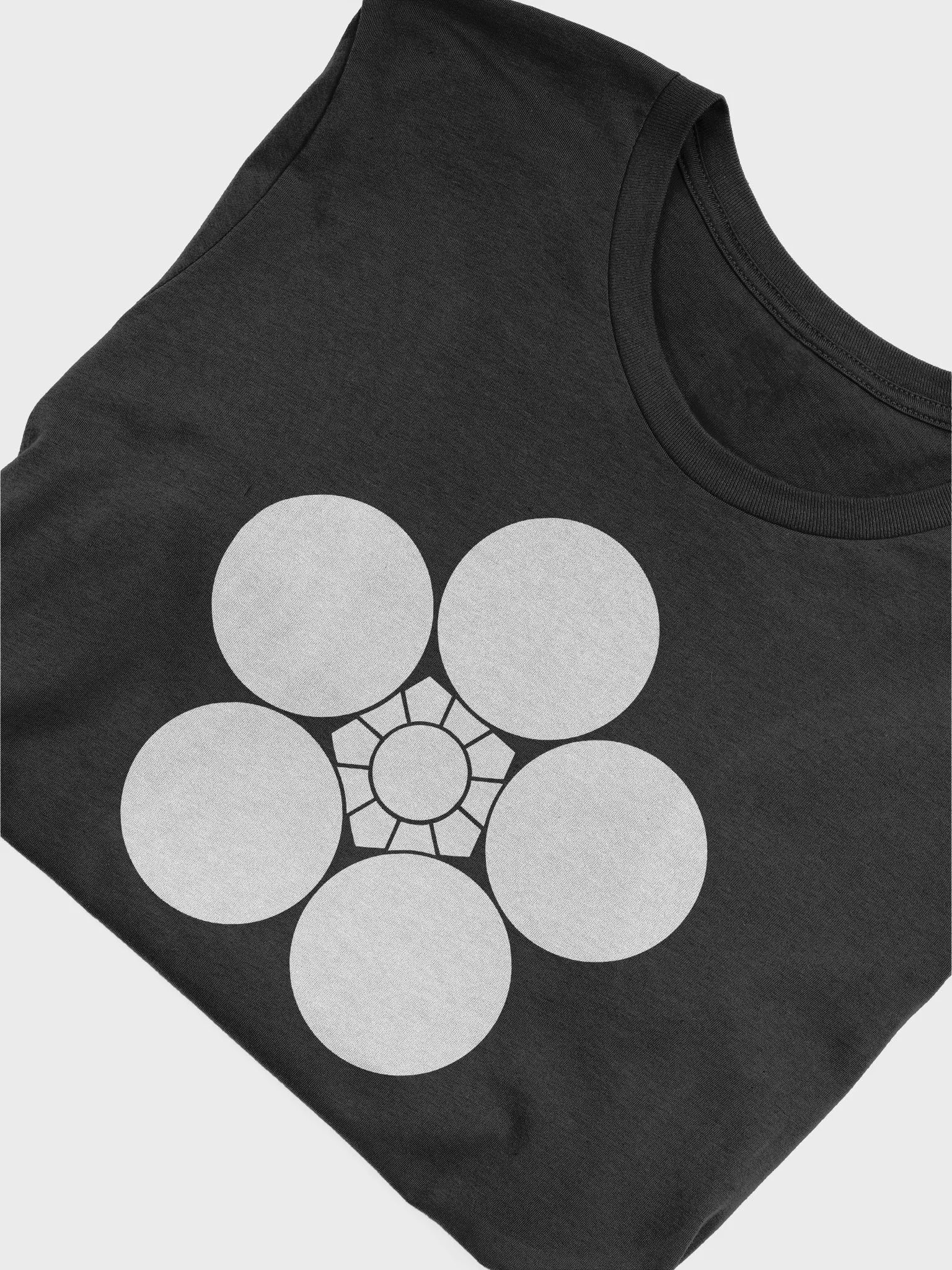 🏷️ Sugawara Clan Mon T-Shirt – The Plum Blossom Legacy of Scholars and Statesmen product image (7)