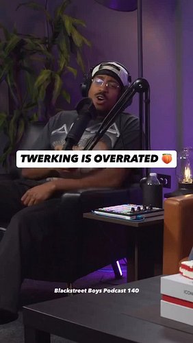 Twerking has gone too far 😂😂😂

#comedy #podcast #podcastclips #explore #humor